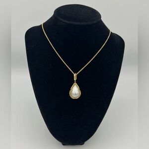 Vintage 14K Yellow Gold Teardrop Mabe Pearl Pendant.